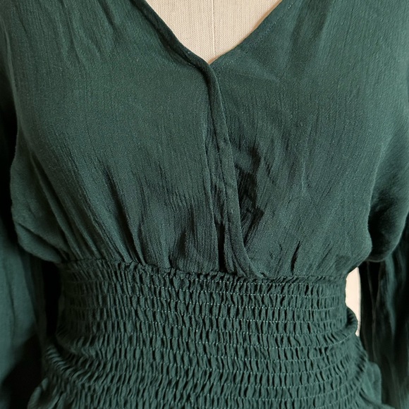 BNWT Paper Crane Women’s Cropped Blouse. Size small - Picture 2 of 6